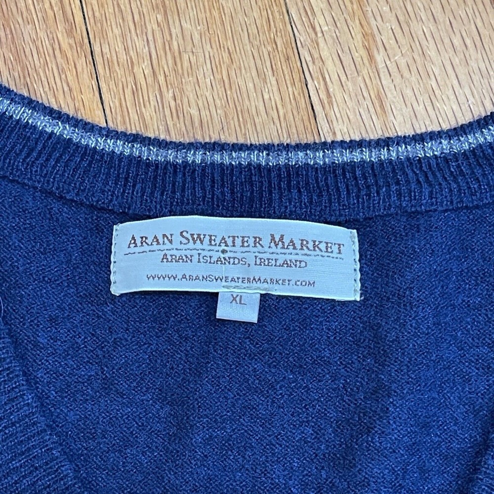 Aran Sweater Market Mens V Neck Lambswool Pullover Sweater Size XL Navy Blue EUC - Picture 4 of 9
